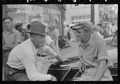 Farmers conversing, Caruthersville, Missouri, 1938