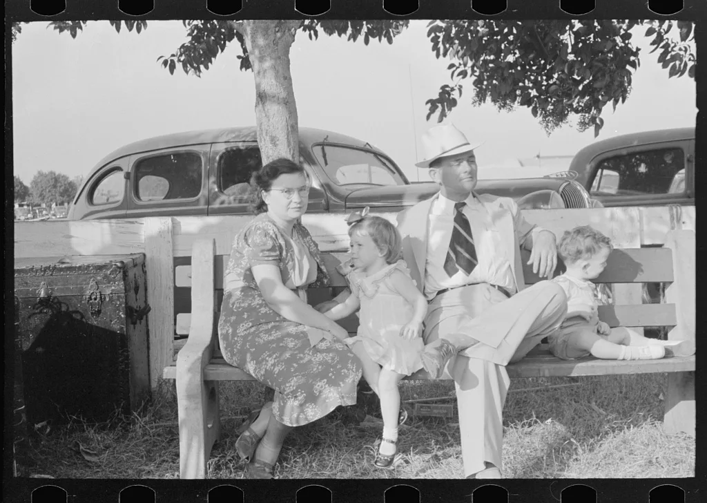 Family at state fair, Donaldsonville, Louisiana, 1938