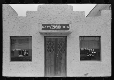 Tax collector's office, Harlingen, Texas, 1939
