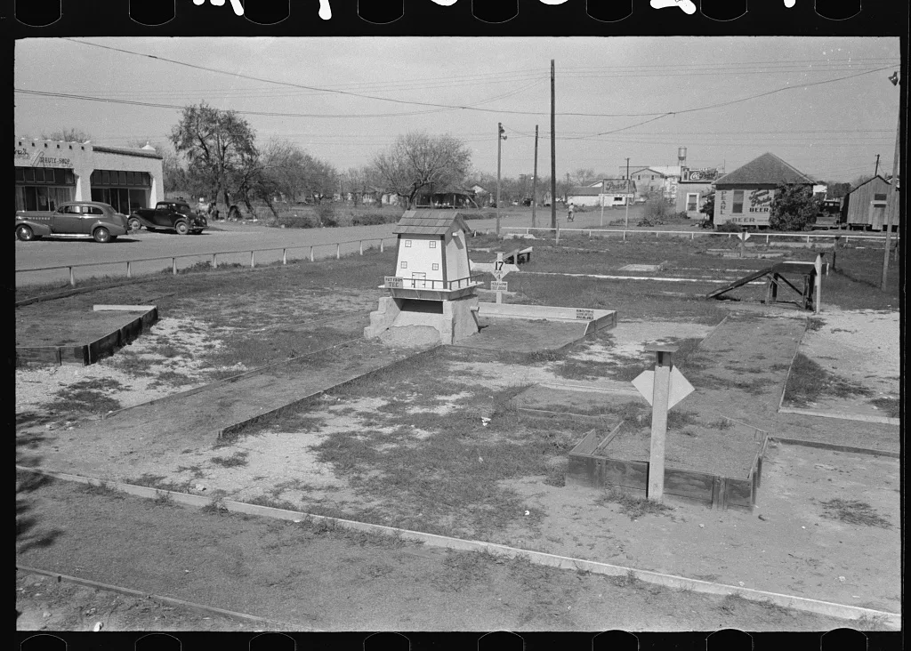 Midget golf course, Raymondville, Texas, 1939
