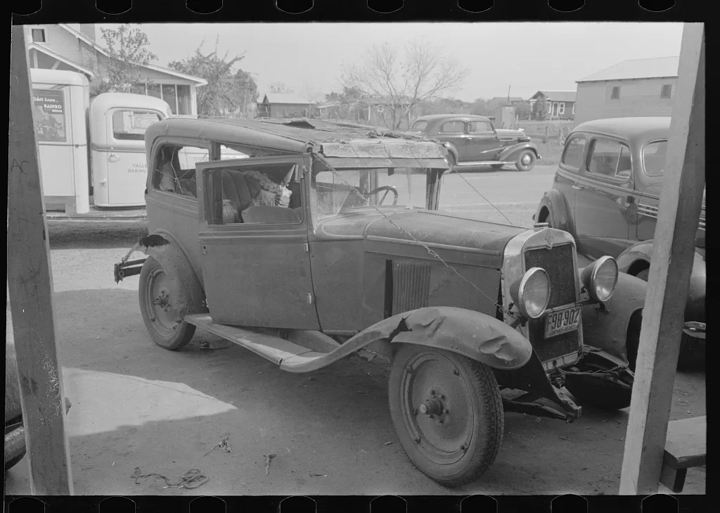 Automobile held together by wires, Sebastin, Texas, 1939