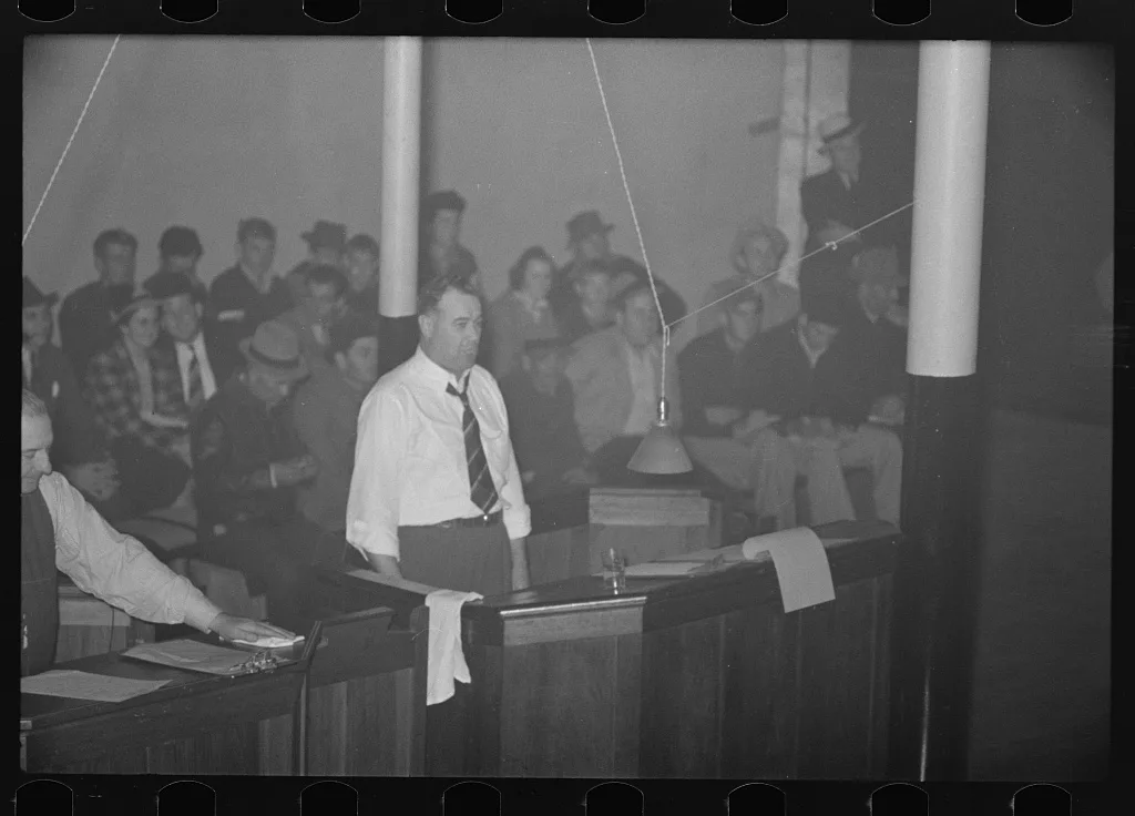 Strawberry auctioneer, Hammond, Louisiana, 1939