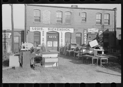 Secondhand and trading store, Muskogee, Oklahoma, 1939