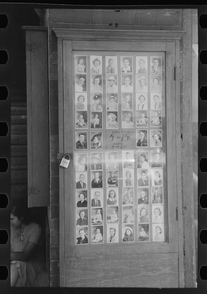 Albuquerque, New Mexico. Photo display in front of a photographer's…, 1935