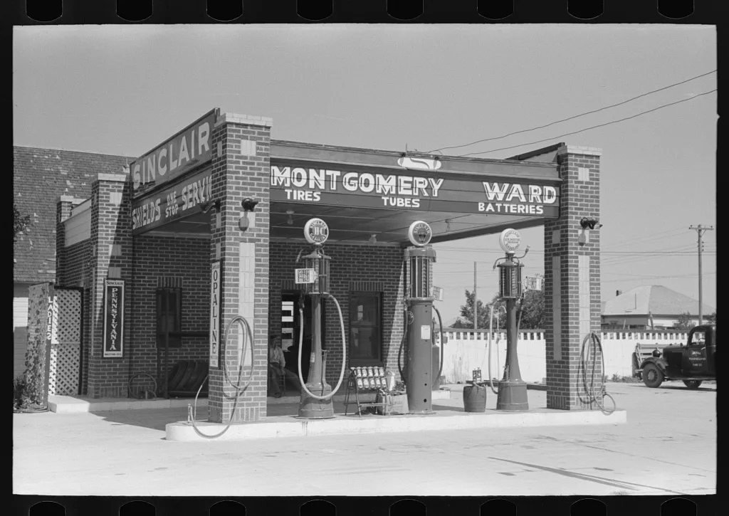Service station, Dalhart, Texas, 1939