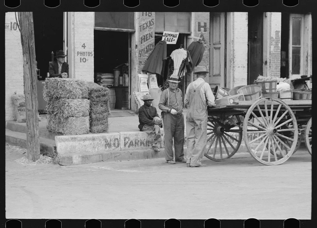 Activity around farmers' supply store, Waco, Texas, 1939