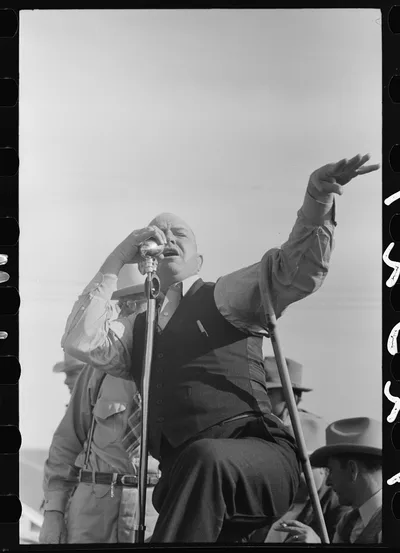 Auctioneer at horse sale, Eldorado, Texas, 1939