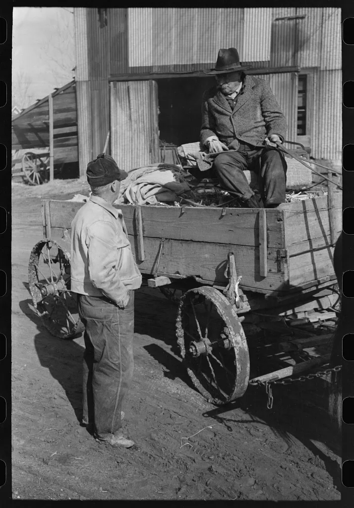 Farmers talking while in town, Eufaula, Oklahoma, 1940