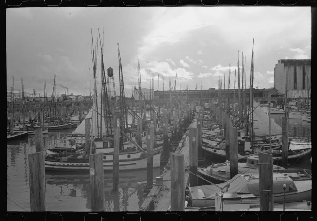 Fishing boats, Astoria, Oregon, 1941