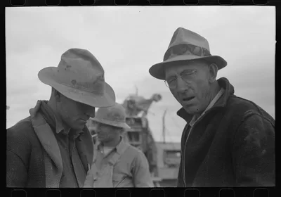 Workmen at Umatilla Ordnance Depot, Hermiston, Oregon, 1941