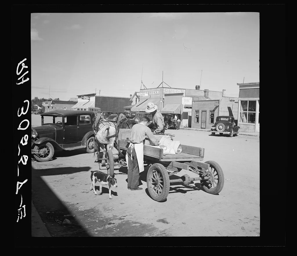 Loading supplies into farmer's wagon. Littlefork, Minnesota, 1937