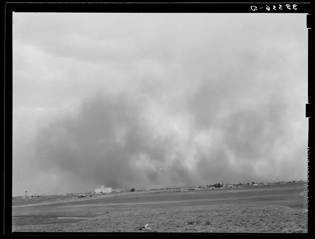 Dust storm approaching Lubbock, Texas, 1939