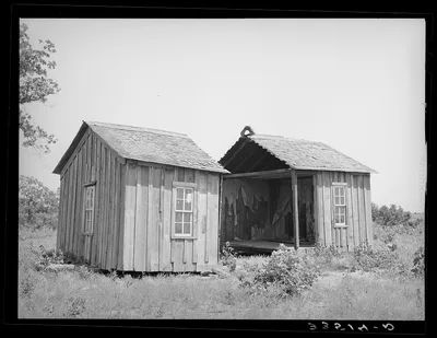 Abandoned farmhouse. McIntosh County, Oklahoma, 1939