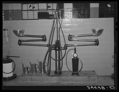Lubrication equipment in gasoline service station. Victoria, Texas, 1939
