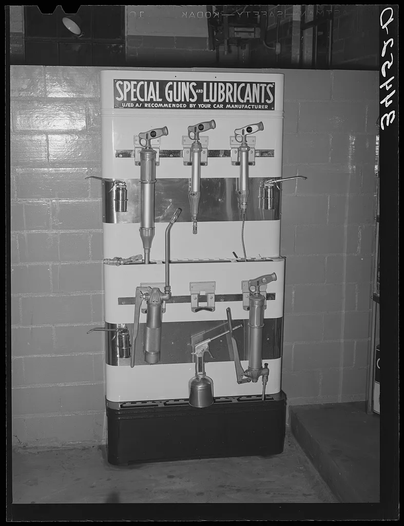 Lubrication equipment in gasoline station. Victoria, Texas, 1939