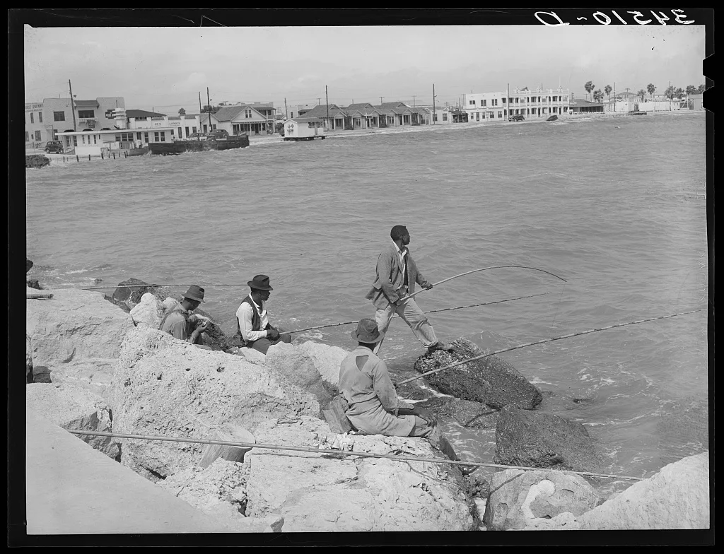 Negroes fishing from pier. Corpus Christi, Texas, 1939