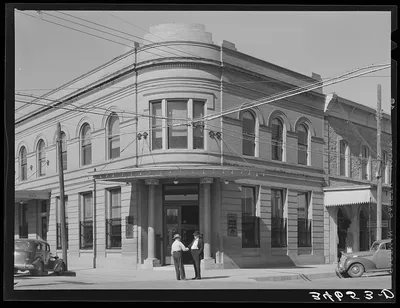 Bank corner. Gonzales, Texas, 1939
