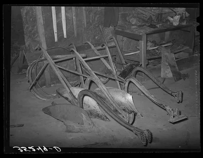 Plow points in blacksmith shop. Depew, Oklahoma, 1940