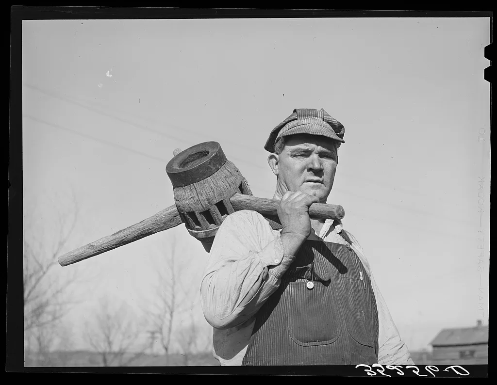 Blacksmith with wagon wheel hub and spokes. Depew, Oklahoma, 1940