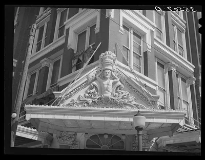 Figure above the entrance to a cafe in Denison, Texas, 1940
