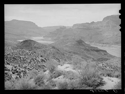 Scene from the Apache Trail between Globe and Phoenix, Arizona, 1940
