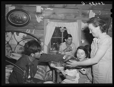 Refreshments at Forty-two party. Pie Town, New Mexico, 1940
