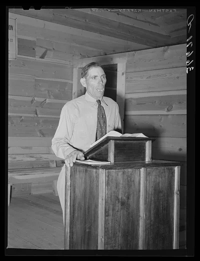 Mr. Leatherman, homesteader from Texas, leading the singing at church…, New Mexico, 1940