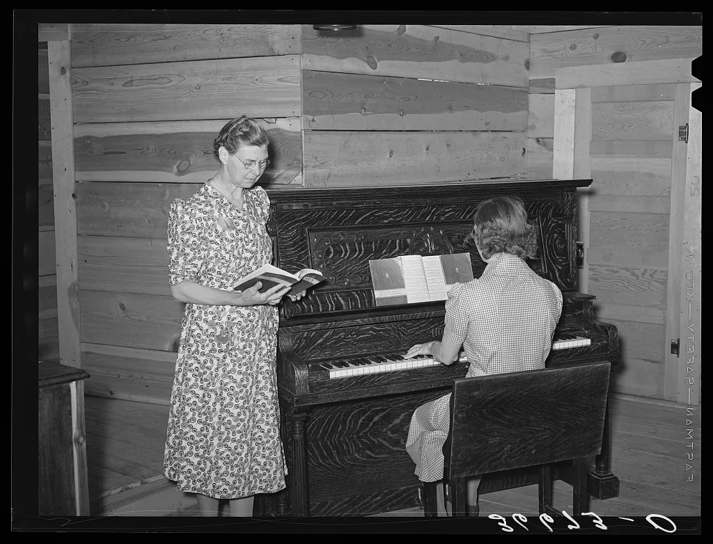 Singing at Sunday school. Pie Town, New Mexico, 1940