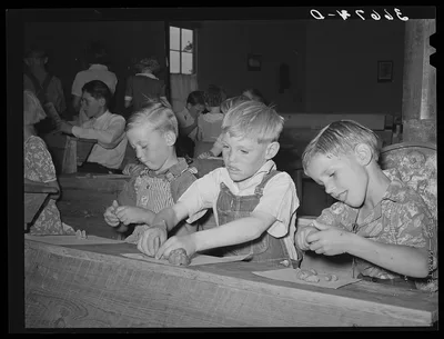 Youngsters modeling in clay at the private school in the Farm Bureau…, New Mexico, 1940