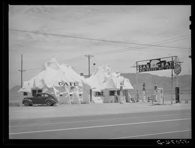 Cafe and filling station of U.S. Highway 66, east of Albuquerque, New…, New Mexico, 1940
