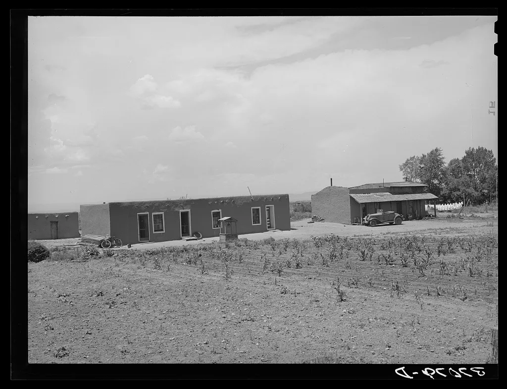[Untitled photo, possibly related to: Adobe house with small patch of…, New Mexico, 1940