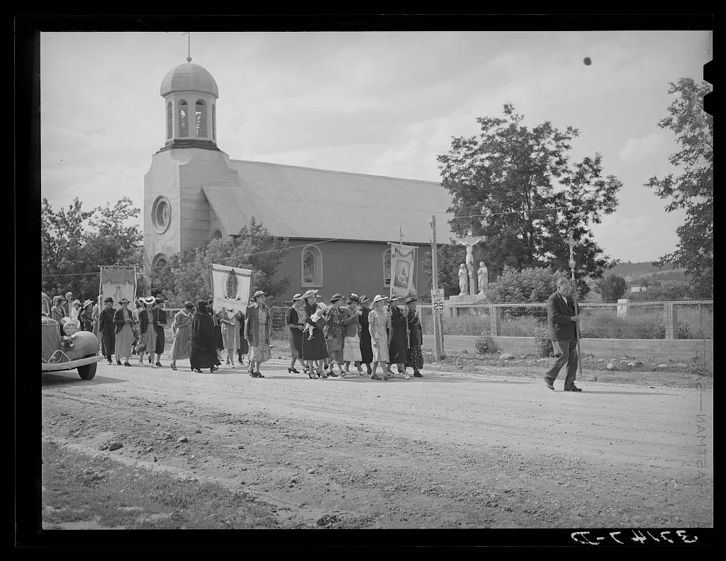 Procession of Spanish-American Catholics to honor a saint. Penasco,…, New Mexico, 1940