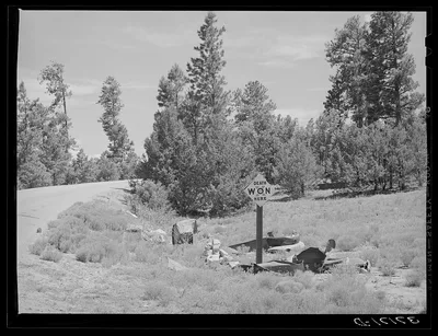 Marker of accident on the highway in Bernalillo County, New Mexico, 1940