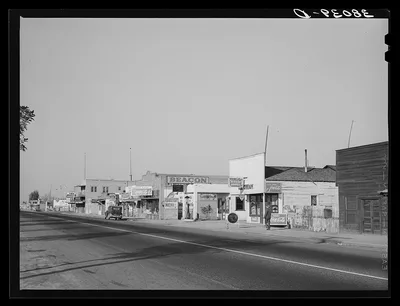 Main street of Earlimart, California, 1940