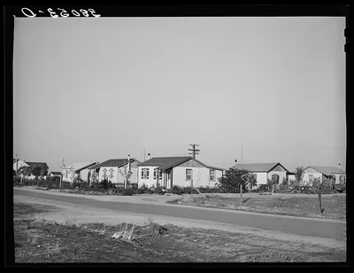 Some of the better houses in Earlimart, California, 1940