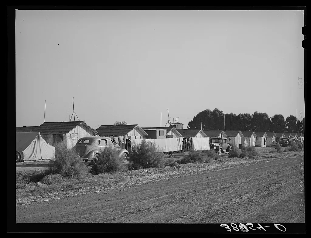 Housing for white transient workers at Giffen Ranch. Southwest…, California, 1940