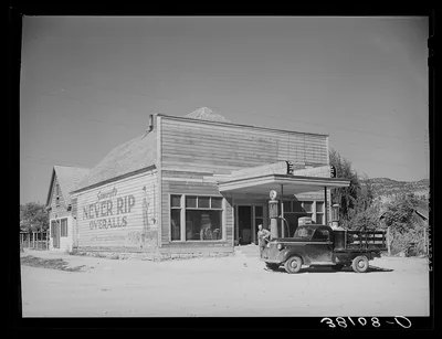 Main store. Tropic, Utah, 1940