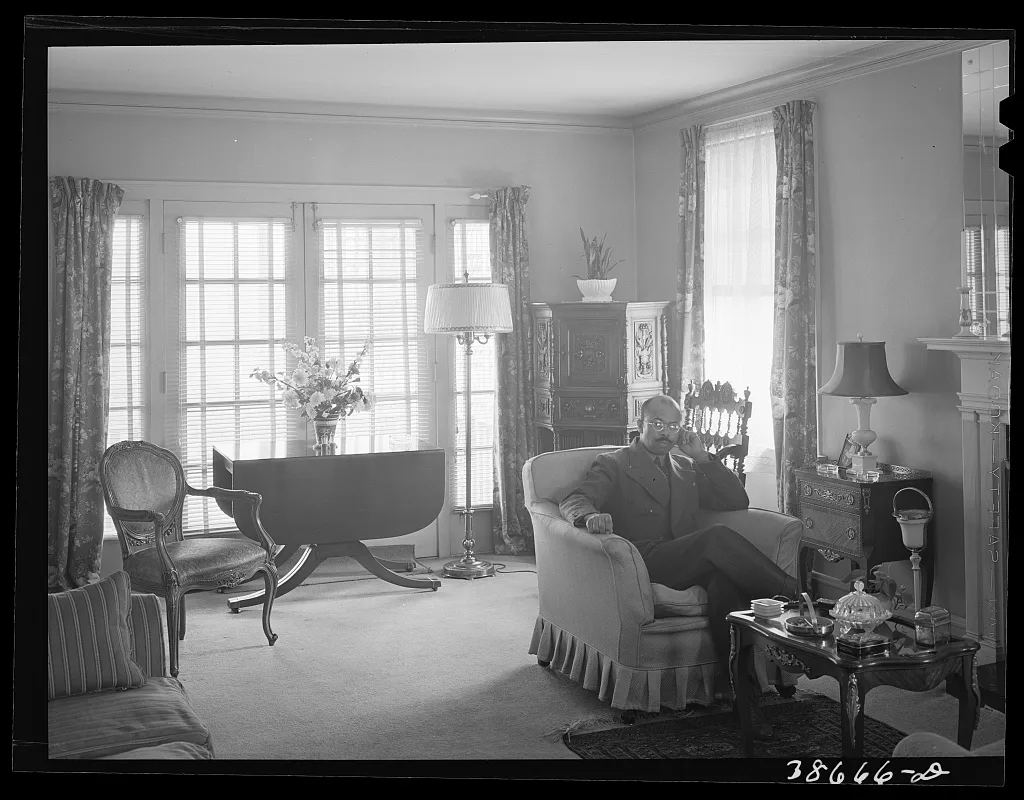 Living room in home of well-to-do Negro. Chicago, Illinois, 1941