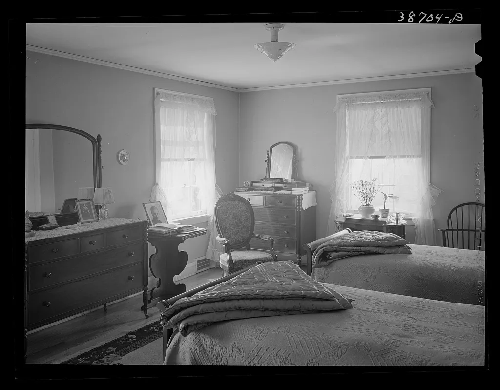 [Untitled photo, possibly related to: Master bedroom in home of…, Illinois, 1941
