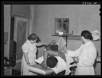 Pneumo-thorax treatment in municipal tuberculosis sanitarium. Mostly…, Illinois, 1941