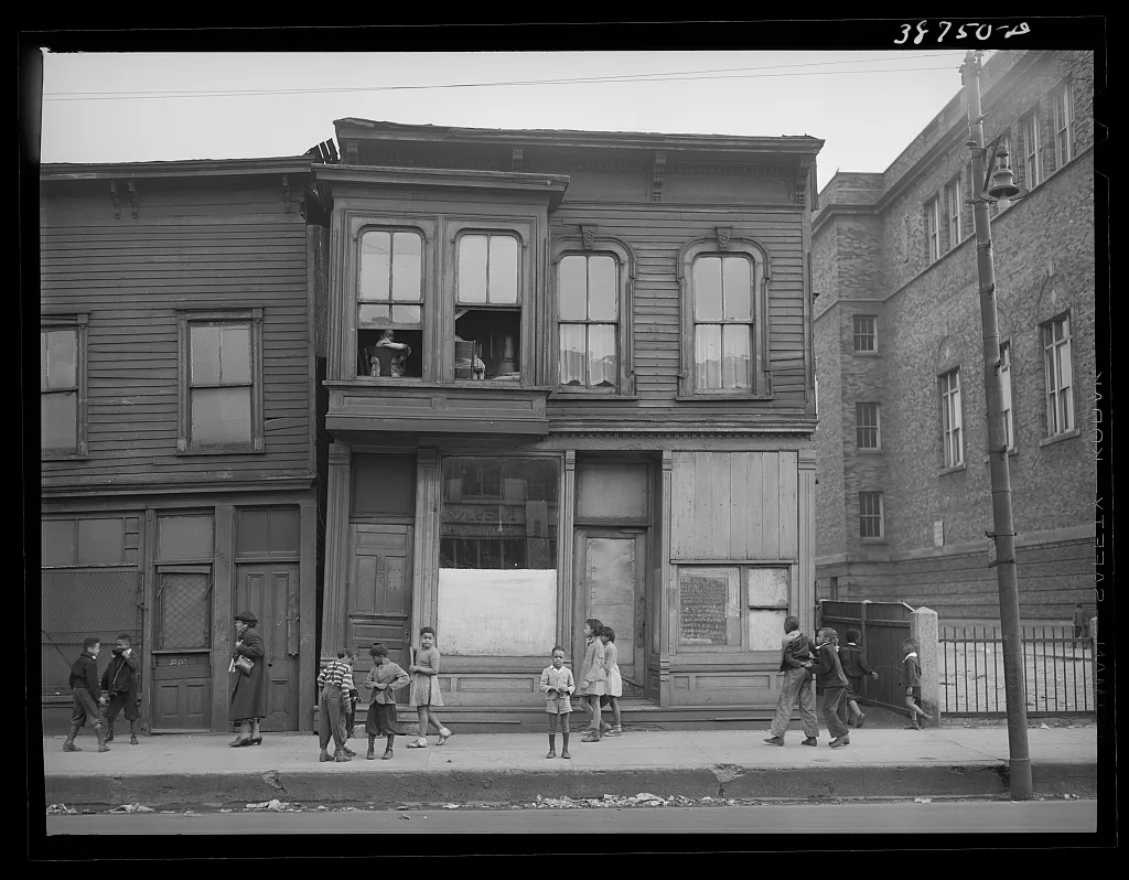 House and children in Negro section of Chicago, Illinois, 1941