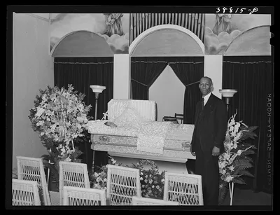 Undertaker before funeral services. Southside, Chicago, Illinois, 1941
