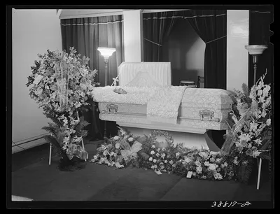 Before funeral services in undertaking parlor. Southside of Chicago,…, Illinois, 1941