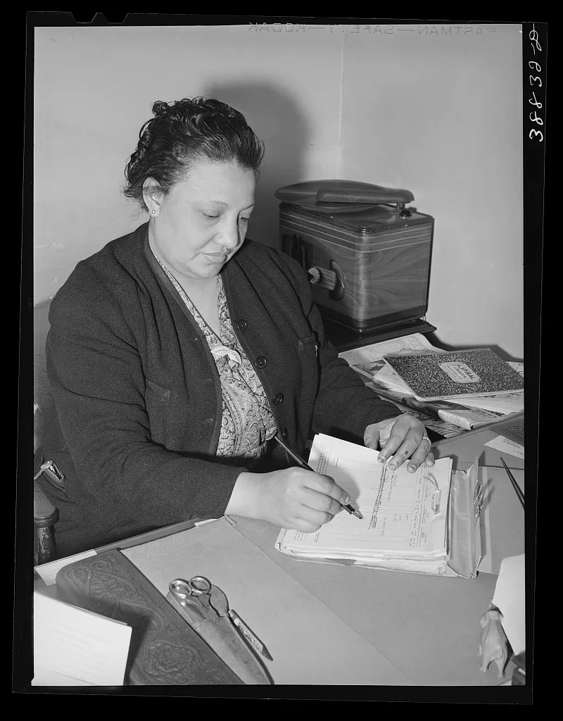 Secretary in undertaking establishment. Southside of Chicago, Illinois, 1941