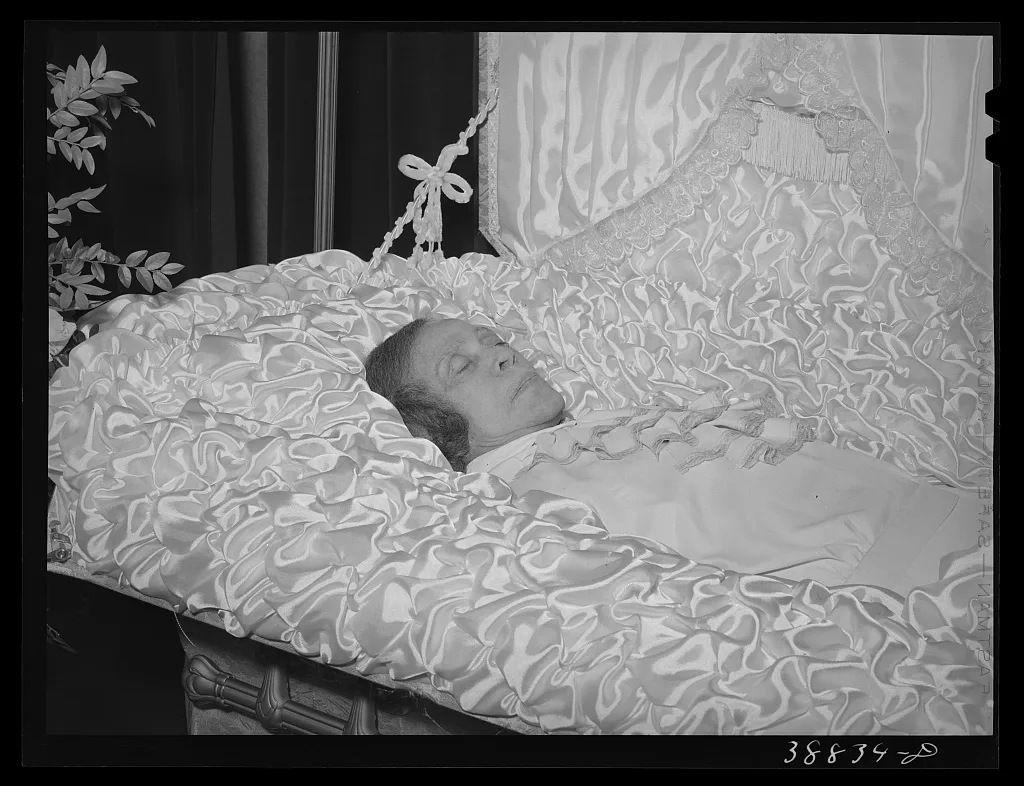 [Untitled photo, possibly related to: Death. Chicago, Illinois], 1941
