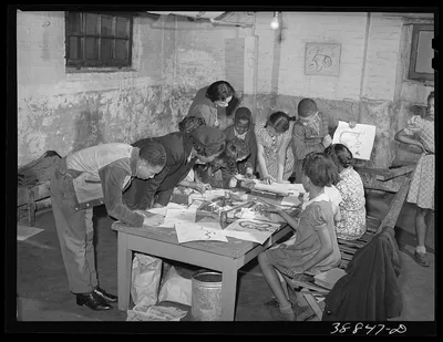 Art training is sponsored by the Good Shepherd Community Center.…, Illinois, 1941