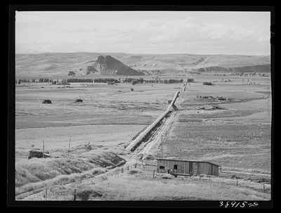 Conduit carrying irrigation water across the Owyhee River Valley to…, Oregon, 1941