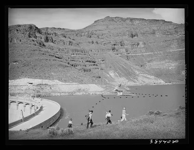 Family going fishing in the Owyhee Reservoir. Malheur County, Oregon.…, 1941