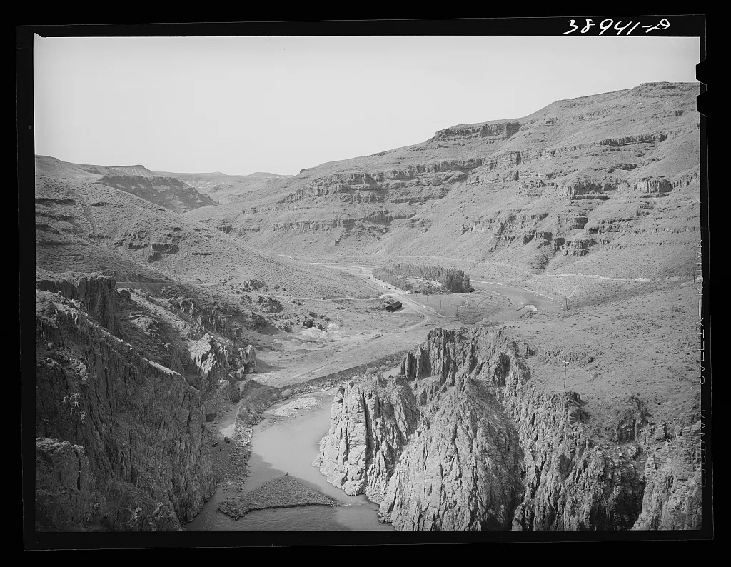 Valley of the Owyhee River immediately below the Owyhee Dam. Malheur…, Oregon, 1941
