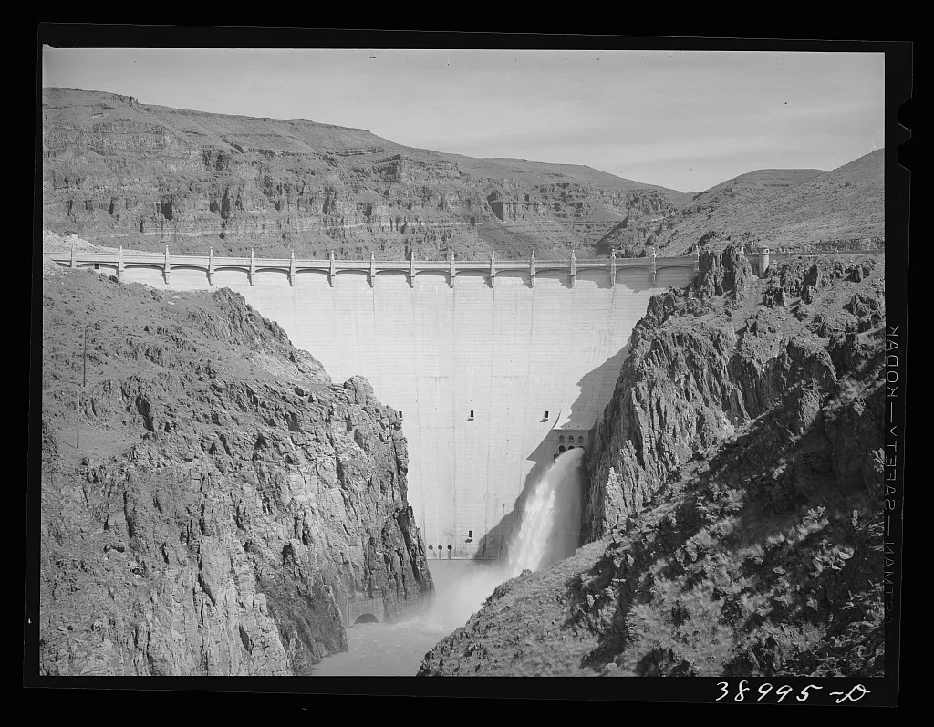 Owyhee Dam, second highest dam in the world. Malheur County, Oregon, 1941